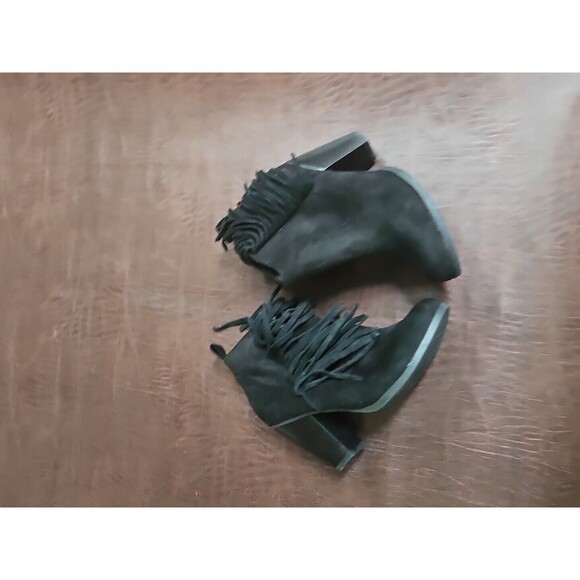 5 1/2 Steve Madden Girl All Black Suede Leather Fringed Ankle Booties 3" Heels - Picture 7 of 7